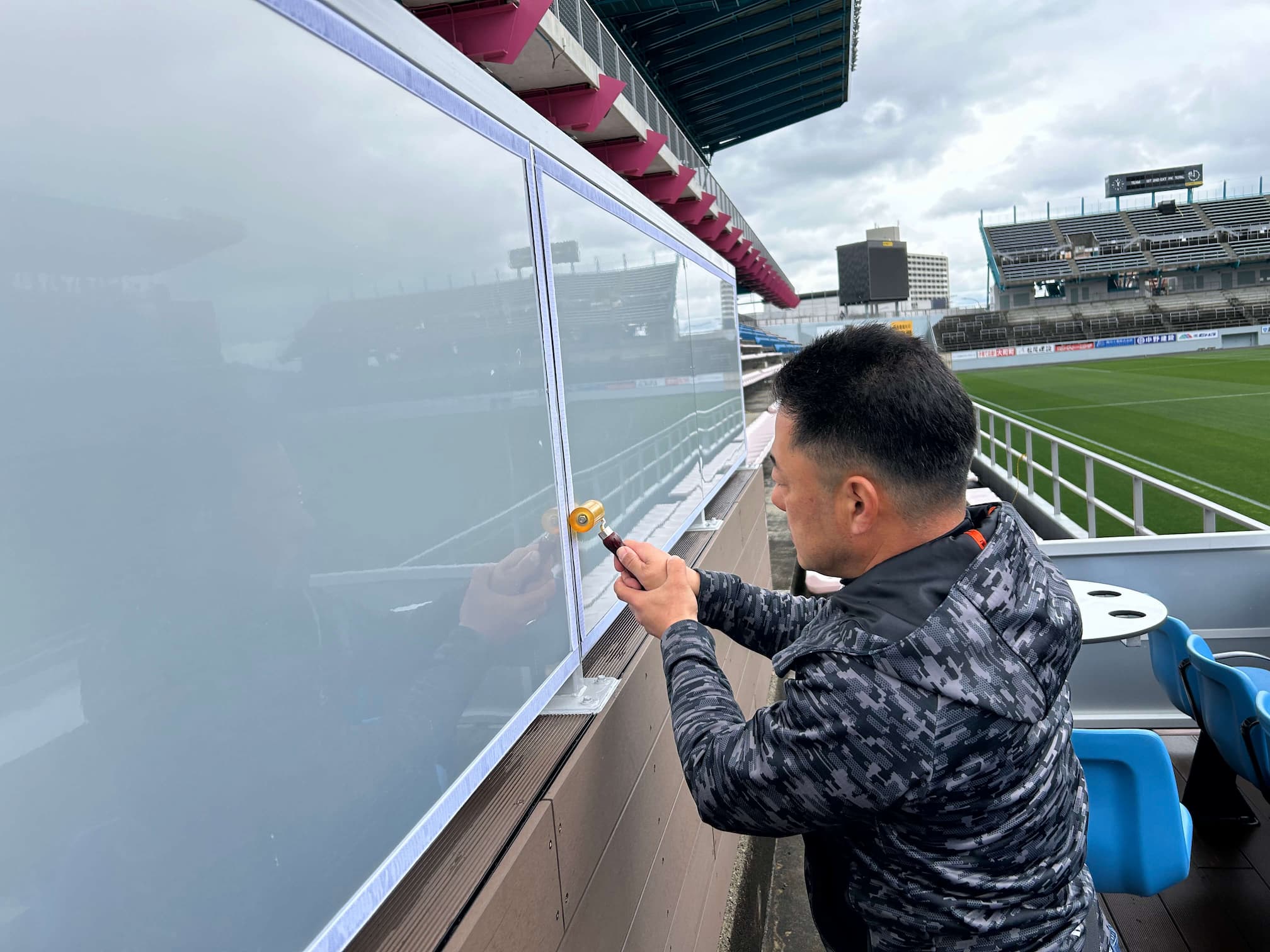 駅前不動産スタジアムの横断幕スポンサーを施工させていただきました2