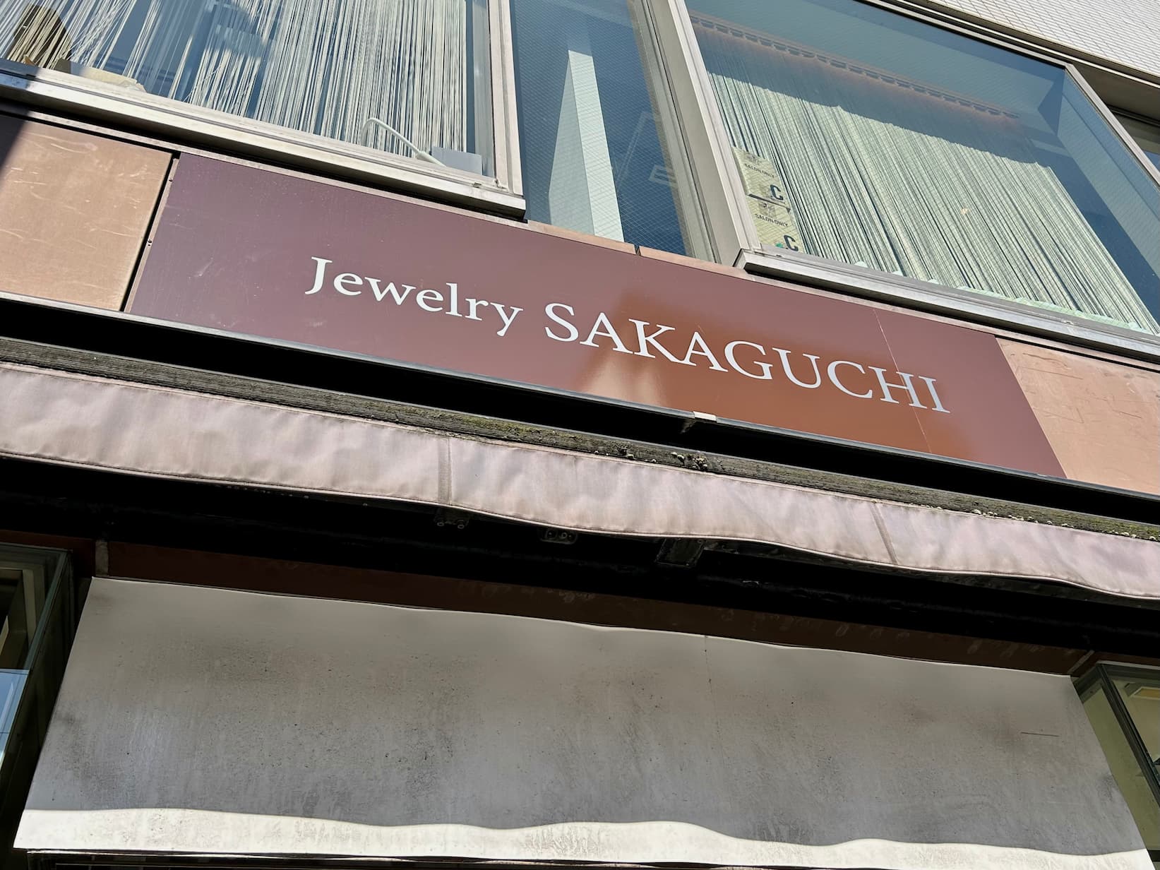 宝石屋jewerly SAKAGUCHI様の壁面サイン・社名看板を製作・施工させていただきました2