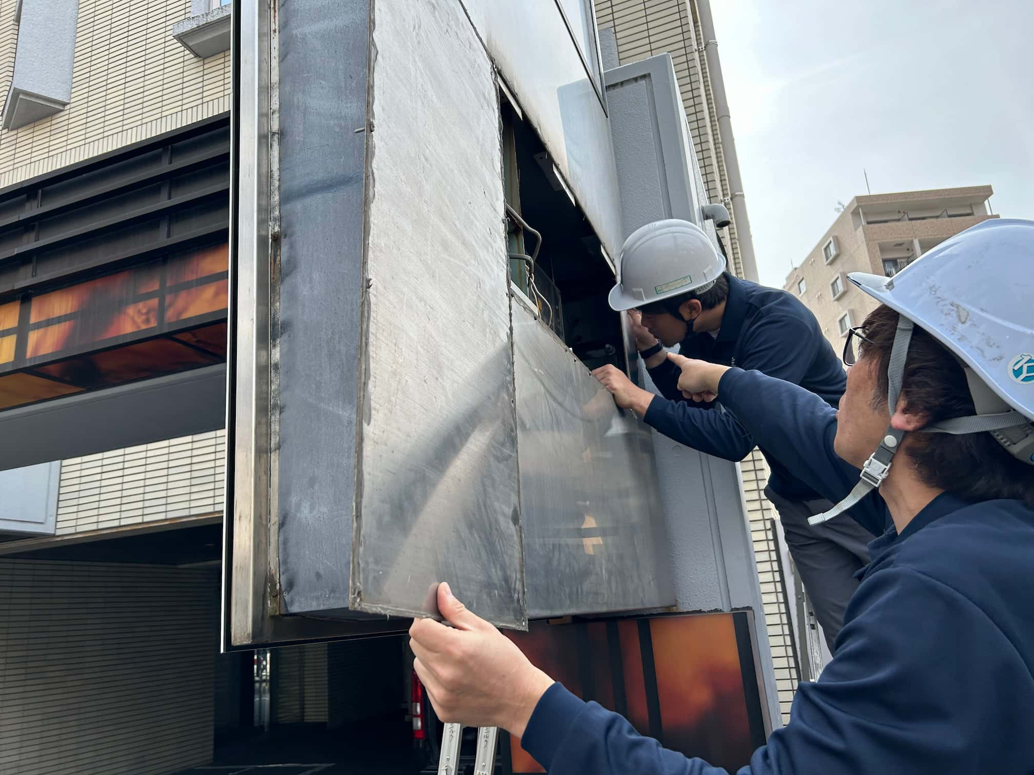 台風10号による看板の修理や点検はありませんか？台風で倒れたり壊れた看板には火災保険が適応されます。2