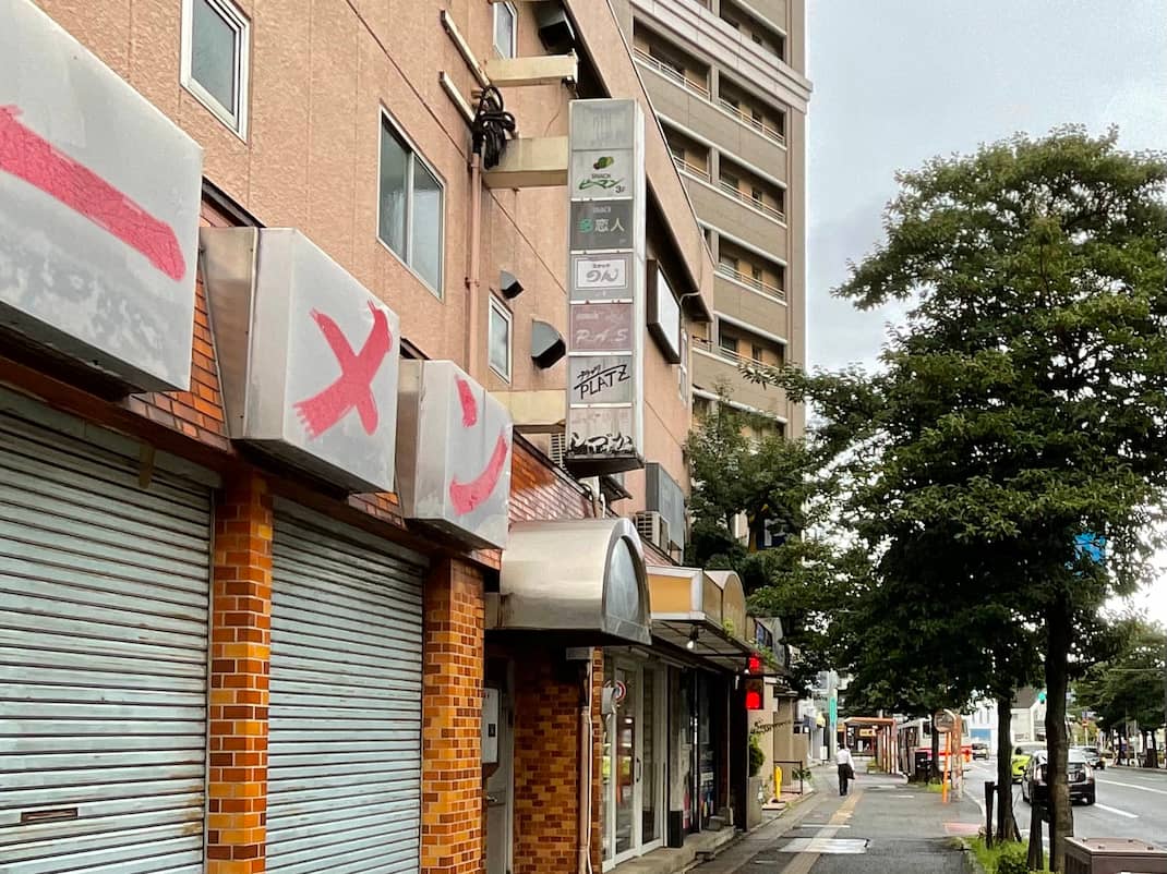 一休ラーメン大橋本店様(福岡市南区)のビルテナント看板・袖看板・突出し看板の製作・施工事例4