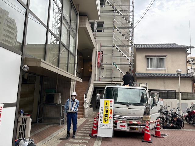 メトロス開発様(福岡市中央区)マンション屋上看板・塔屋サイン・アルミ複合板切文字の製作・施工事例4